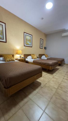 3 twin beds