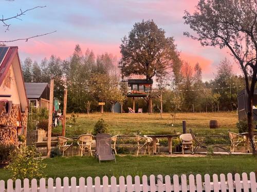 Iekārtas, Langaland Glamping unități de cazare în natură cu mic dejun și cină incluse (Langaland Glamping unitati de cazare in natura cu mic dejun si cina incluse) in Susenii Bârgăului
