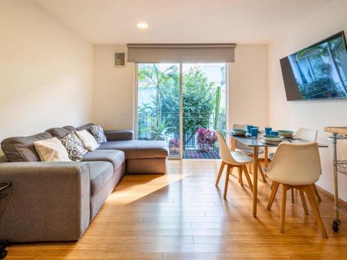 Adam's home with high-speed Internet near Polanco