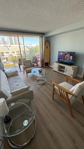 Canal-front two-bedroom condo near Sunny Isles – khách sạn tại Bờ biển phía Đông