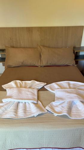 1 double bed, 2 twin beds