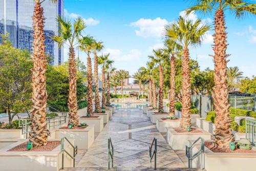 Sub Penthouse MGM Studio Top golf Pool Views MAIN - image 9