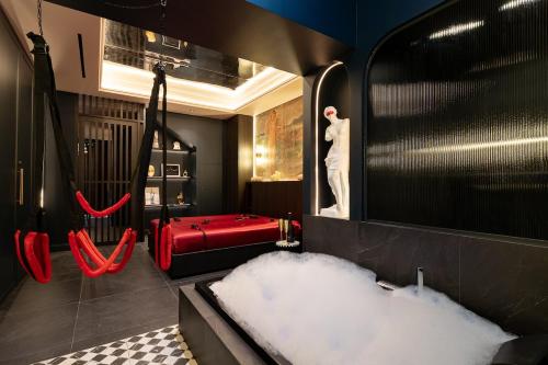Love Room Pablo with Whirlpool bath