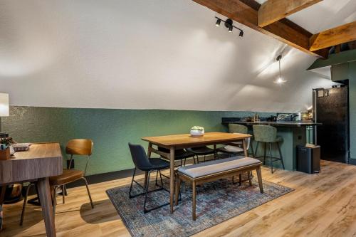 Modern A Frame Cottage in Prairie Creek (AR)