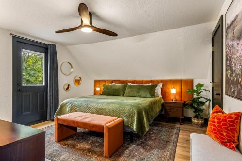Modern A Frame Cottage in Prairie Creek (AR)