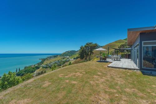 Seawatch - Spa Pool & Panoramic Ocean Views in Atawhai