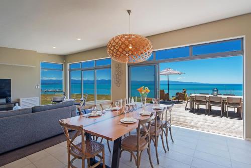 Seawatch - Spa Pool & Panoramic Ocean Views in Atawhai