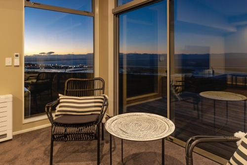 Seawatch - Spa Pool & Panoramic Ocean Views in Atawhai