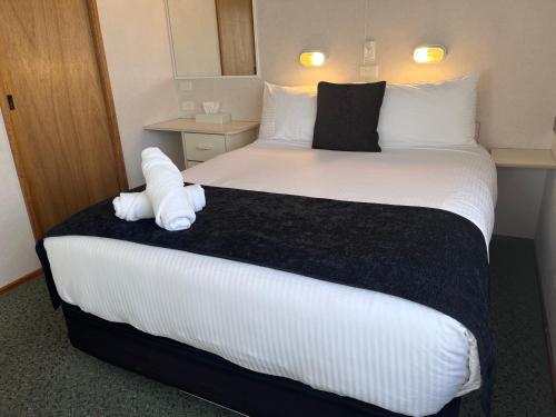 1 double bed, 2 bunk beds