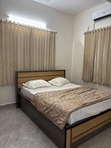 Laasya Homes YK1- Comfortable family-friendly stay in Jeppinamogaru