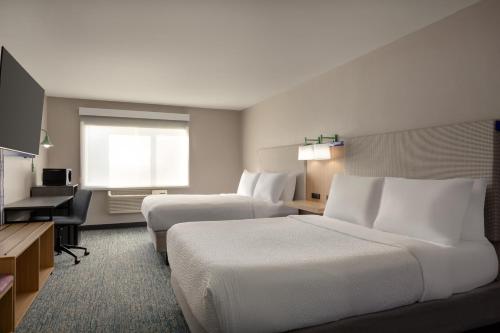 2 queen beds