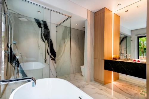 room detail thumbnail 2