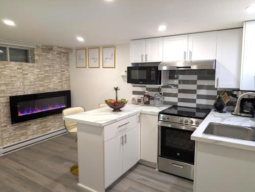 Stylish & Modern Condo - FREE Parking & EV Chargers – khách sạn tại Saint-Eustache (QC)