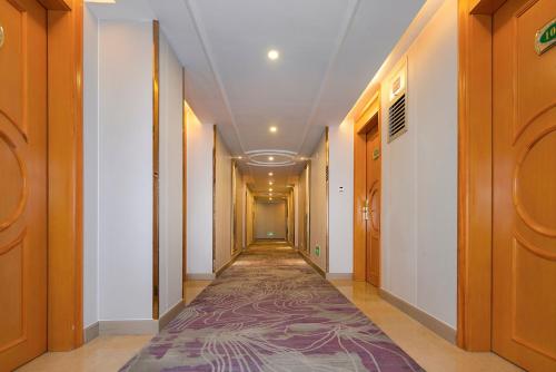 Vienna Hotel Shenzhen Longgang Vanke Li Jixiang Metro Station Branch - image 5