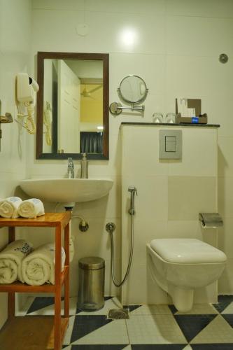 room detail thumbnail 2