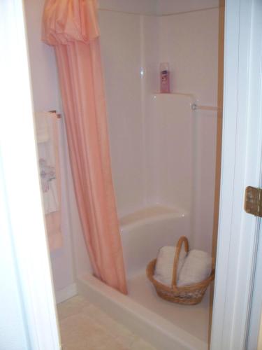 River Cove Elegant Waterfront Bed & Breakfast – Post Falls, ID