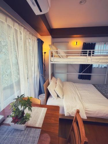 1 double bed, 1 twin bed
