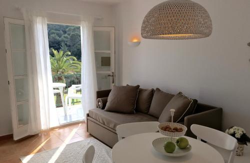 Desmais Apartments - image 4