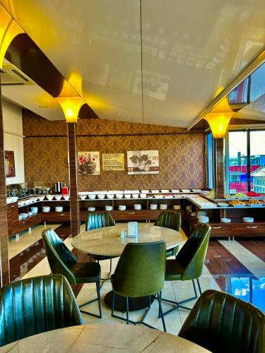 Gold Hotel - image 12