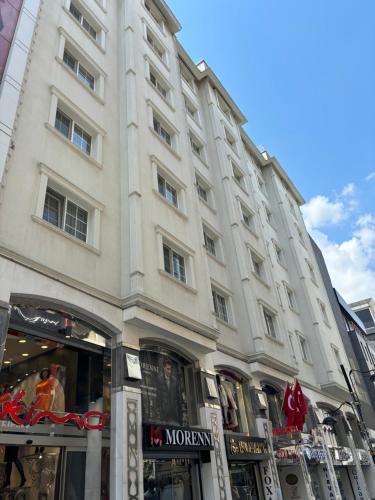 Gold Hotel - image 11