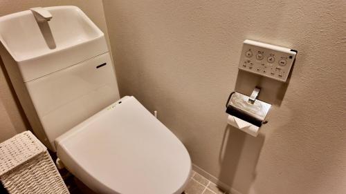 嘉国 2-7人 全新独栋3层 3房3厕所2淋浴1客厅1厨房 天下茶屋站步行5分钟 现代日式风格