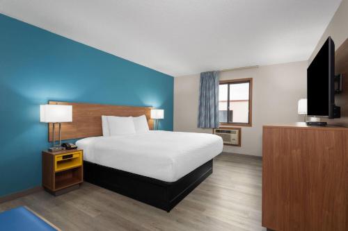Days Inn by Wyndham Austin Room Type - King Room - Non-Smoking