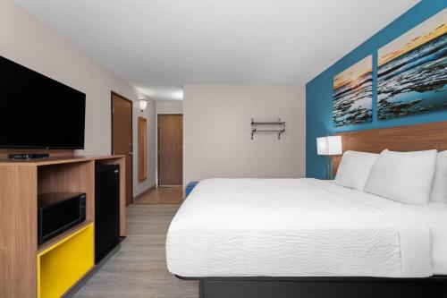Days Inn by Wyndham Austin - image 14