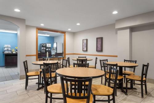 Days Inn by Wyndham Austin - main image