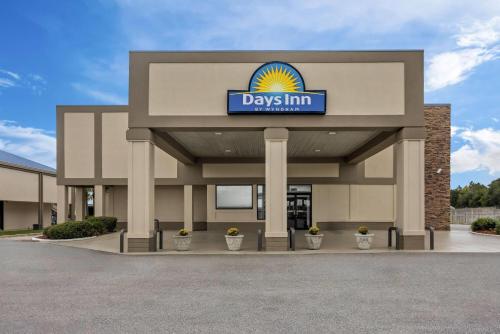 Days Inn By Wyndham Adel I-75