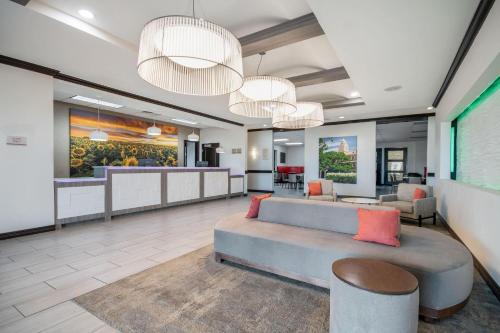 Hawthorn Suites by Wyndham Lubbock - image 10