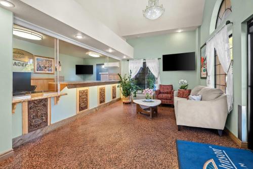 Howard Johnson by Wyndham Pasadena in Pasadena, USA
