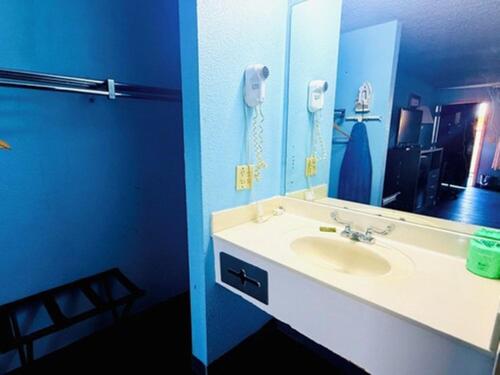 Magnuson Hotel Williamston - image 6