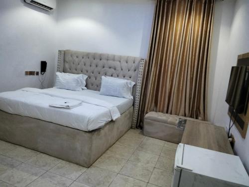 KINGSAMYSTAR HOTEL and SUITES in Asaba