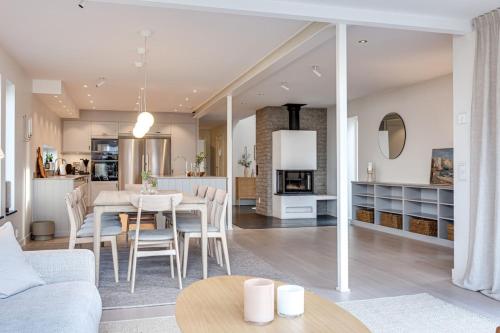 Beautiful Modern Home Near the Beach in Apelviken