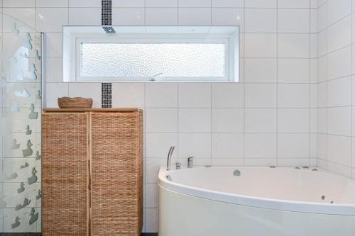 Beautiful Modern Home Near the Beach in Apelviken