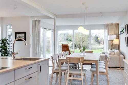 Beautiful Modern Home Near the Beach in Apelviken
