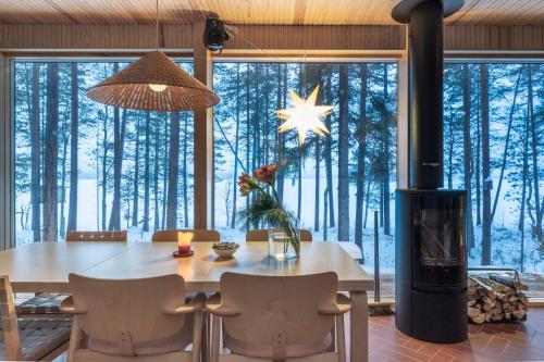 A unique lakeside cottage in Ylikyla