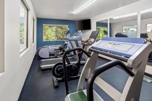 Quality Inn - image 14