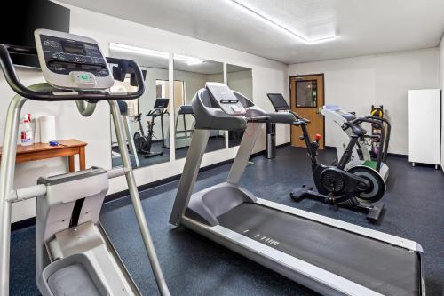 Quality Inn - image 8