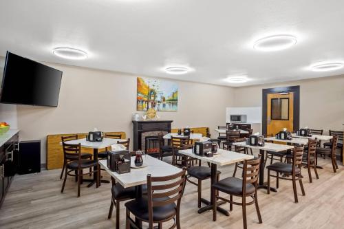 Quality Inn - image 3