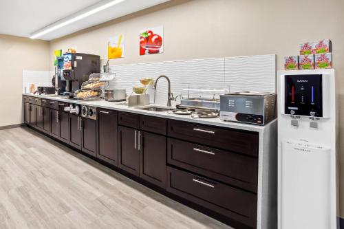 Quality Inn - image 10
