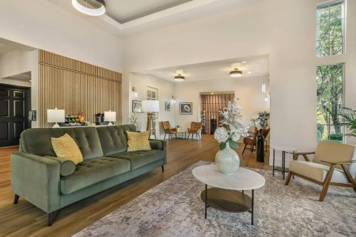 大堂, University Park Inn & Suites, an Ascend Collection Hotel in 戴維斯