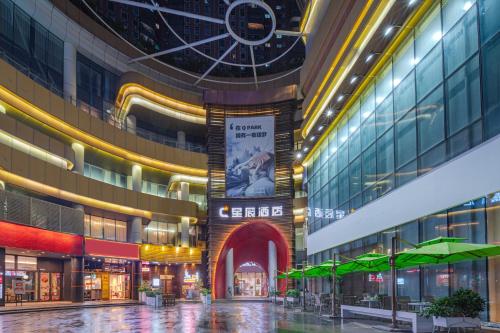 Vista exterior, 星辰酒店深圳华强路地铁站中心公园店 in Shenzhen