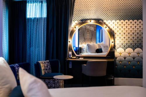 room detail thumbnail 1