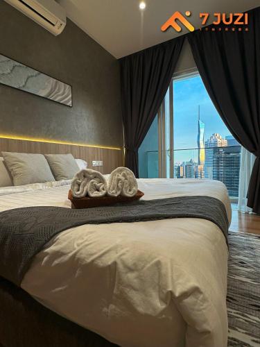 KL/118 TOWER view Luxury Cozy Suite Netflix 1080HD