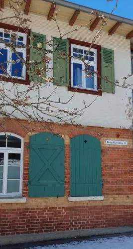 albgut GmbH - Übernachten im Kulturdenkmal Altes Lager in der ehemaligen Offiziersunterkunft SO1 in Münsingen, Deutschland