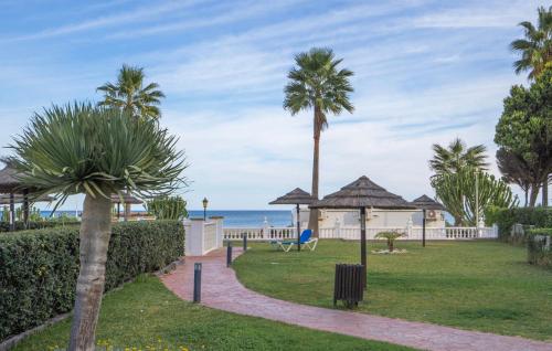 Harbour Heaven 2 Bed 2 Bath Apartment Steps from Duquesa Marina and Beach - image 4