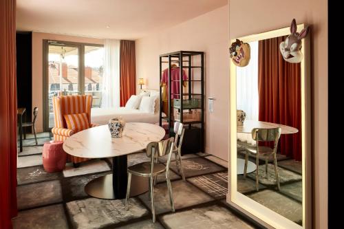 room detail thumbnail 0