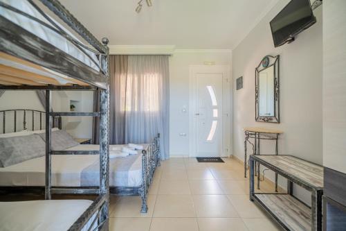 1 double bed, 2 bunk beds