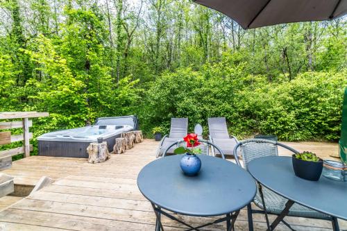 Balkons/terase, Dôme & jacuzzi et Séjour romantique en Dordogne (Dome & jacuzzi et Sejour romantique en Dordogne) in La Dornac